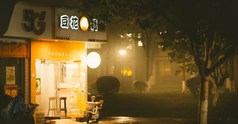 Illustration de Claire's se déclare en faillite aux États-Unis pour la deuxième fois Claires-store-entrance