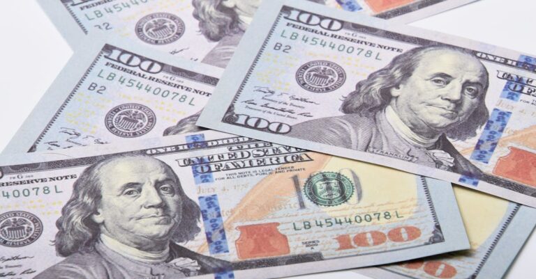 Illustration de Fonds ESG : Forte Croissance en Europe, Déclin aux États-Unis ESG-funds-Europe-United-States