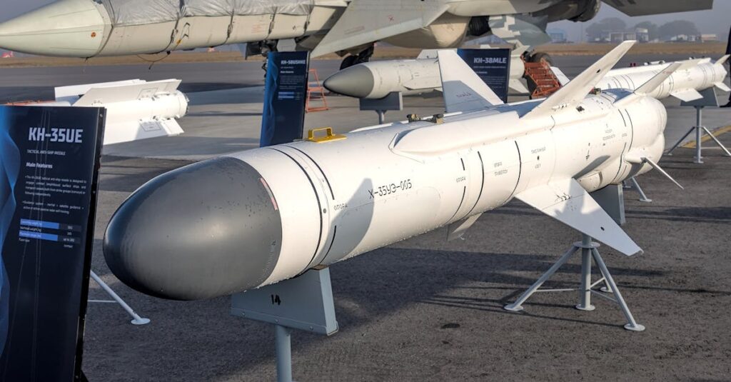 Illustration de L'Inde teste son missile Agni-5, portée sur la Chine India-Agni-5-missile-launch
