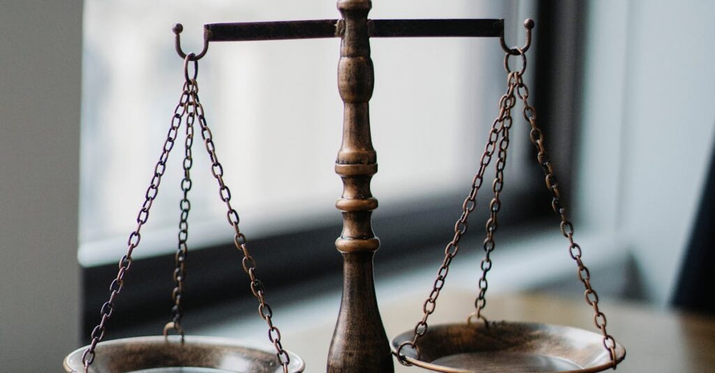 Illustration de Affaire Le Scouarnec : suite judiciaire et soutien aux victimes Joel-Le-Scouarnec-courtroom