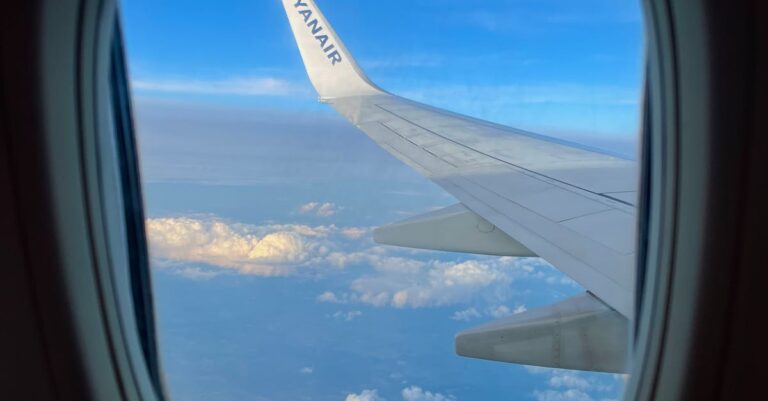 Illustration de Ryanair menace de réduire son activité en France Ryanair-plane