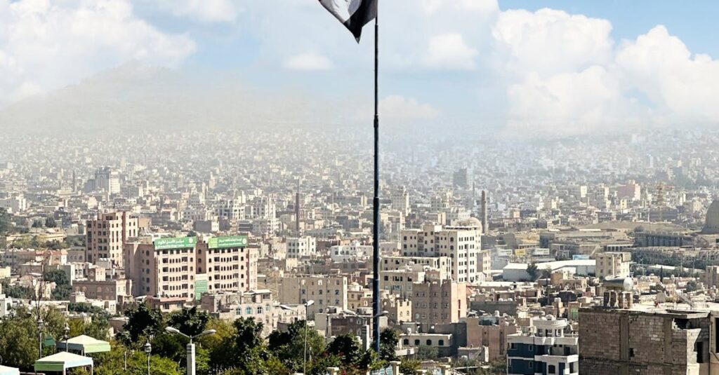 Illustration de Frappes israéliennes à Sanaa après les attaques houthistes Sanaa-city-bombing