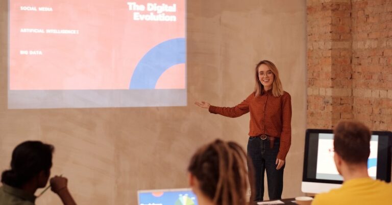 Illustration de Apple envisage l'acquisition de Perplexity AI pour booster l'IA Tim-Cook-AI-strategy