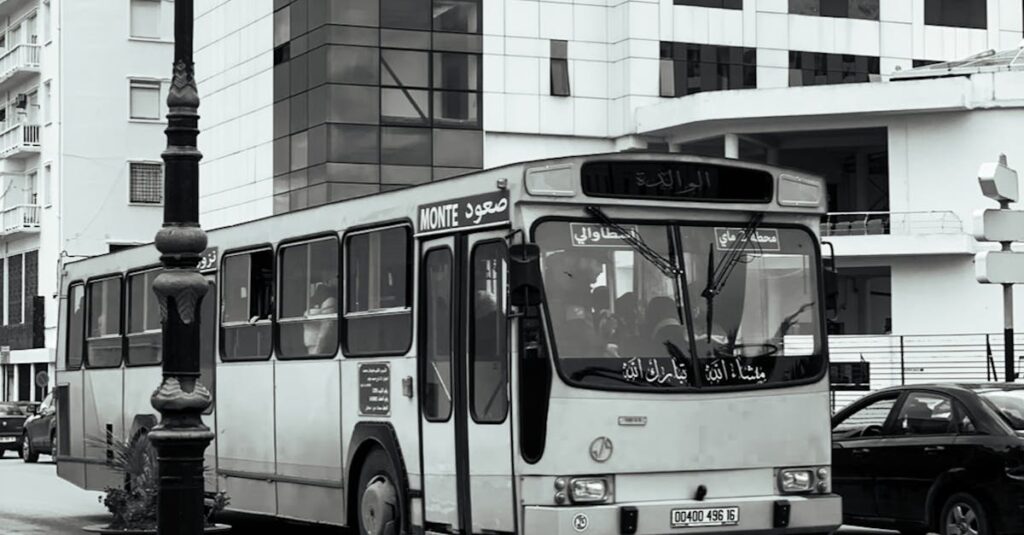 Illustration de Algérie : Deuil national après le tragique accident de bus à Alger algeria-bus-accident