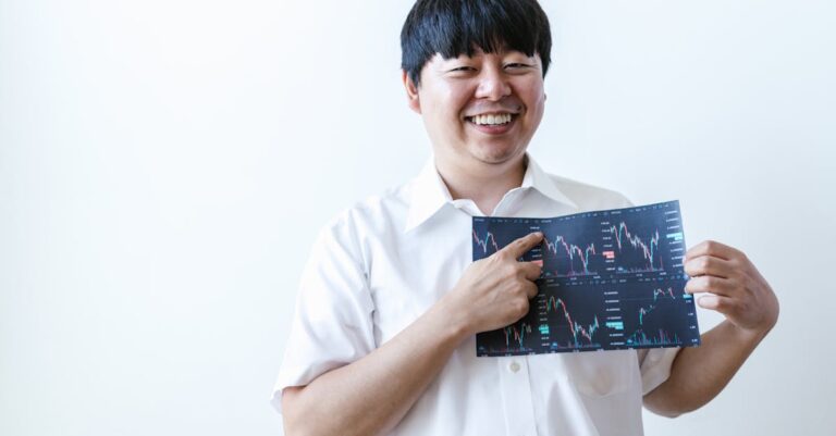 Illustration de Rebond des Bourses asiatiques et espoir de baisse des taux de la Fed asian-stock-market-chart