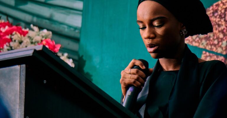 Illustration de Emploi cadre : la fin de l'euphorie, chute des recrutements en 2025 cadre-business-meeting