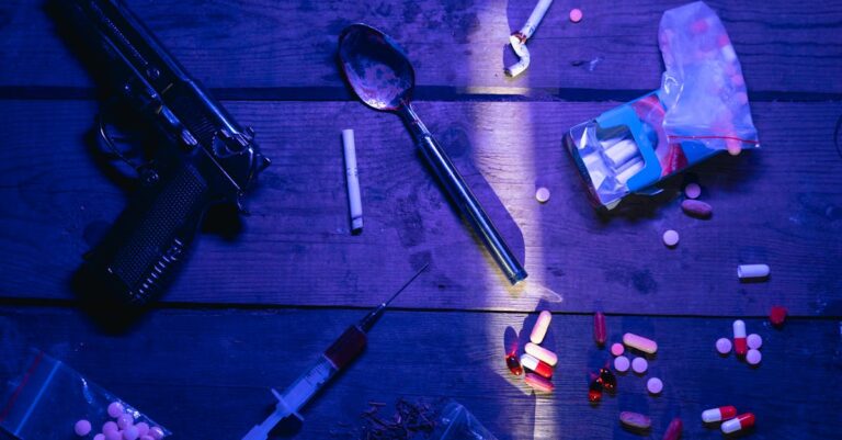 Illustration de Rattachement fiscal : attention aux activités illicites des enfants cannabis-illegal-drugs
