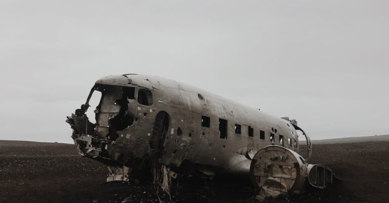Illustration de Avion émirati détruit au Darfour : des mercenaires colombiens ciblés destroyed-airplane