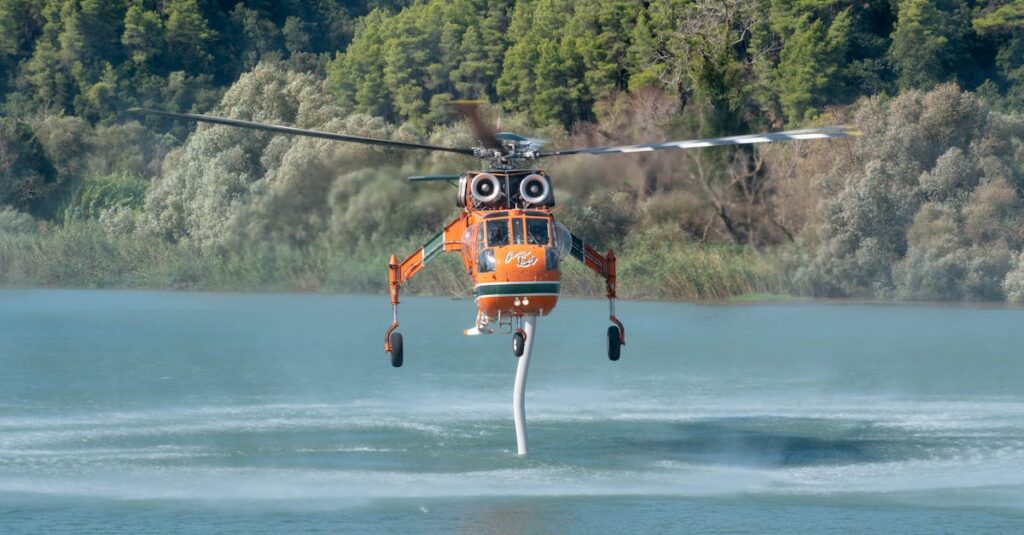 Illustration de Aude: Alerte Incendie et Canicule, le Préfet Réagit firefighters-aude
