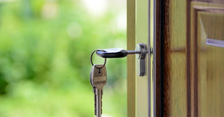 Illustration de Assurances 2025 : fortes hausses en vue, jusqu'à 12% pour l'habitation home-insurance-increase