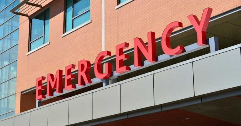 Illustration de Urgences d'Agen : le "plan blanc" activé face à l'épuisement des soignants hospital-emergency-department
