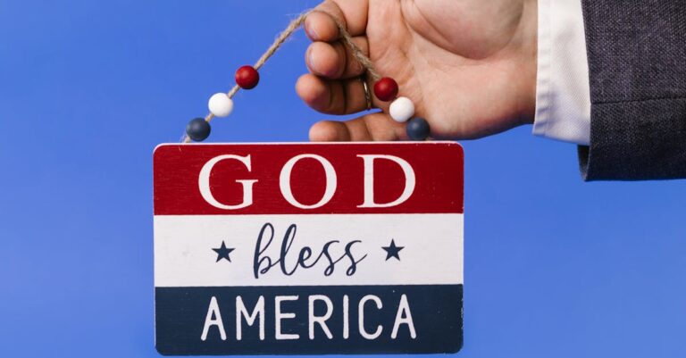 Illustration de Trump-Poutine : Macron soutient le cessez-le-feu en Ukraine macron-trump-zelensky