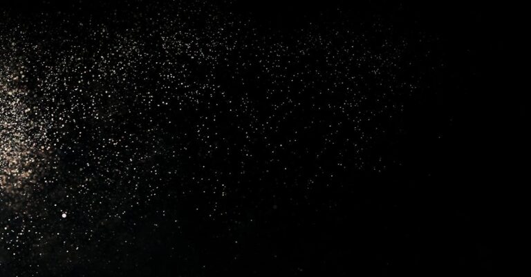 Illustration de Microplastiques : réduisez votre exposition quotidienne ! microplastic-particles-environment