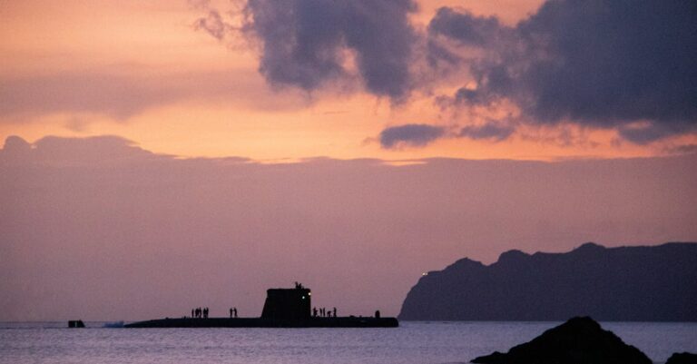 Illustration de Trump déploie des sous-marins nucléaires face à la Russie nuclear-submarine-Cartagena