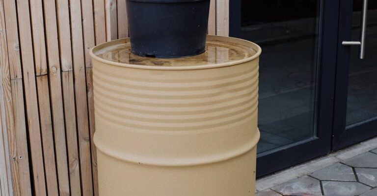 Illustration de Cours du pétrole : baisse après les annonces US sur la Russie oil-barrel