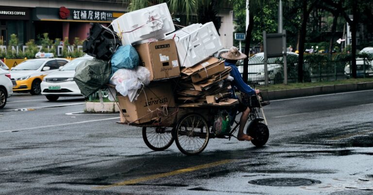Illustration de Pollution plastique : un danger "grave et croissant" pour la santé plastic-waste-burning