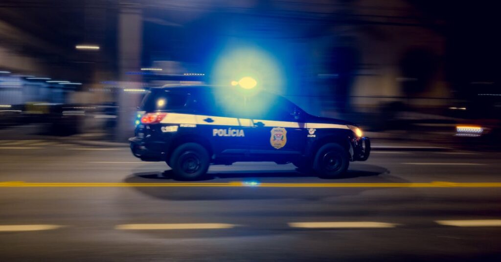 Illustration de Adolescent tué par la police en Essonne : course-poursuite fatale police-car-chase