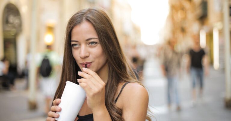 Illustration de Léon XIV électrise la jeunesse catholique à Rome pope-youth-rome