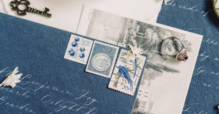 Illustration de La Poste : forte hausse des tarifs postaux et colis dès janvier 2026 postage-stamps-price