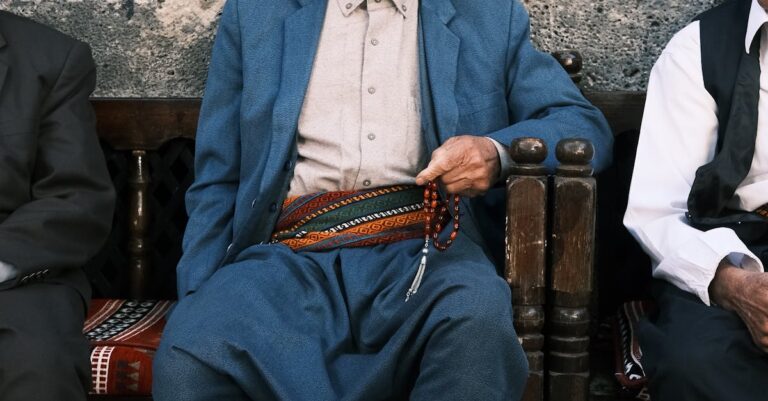 Illustration de Chèques-vacances : les retraités de la fonction publique luttent pour leurs droits retired-public-servant