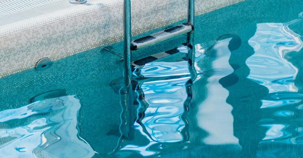 Illustration de Noyades en hausse: 193 décès cet été 2025, un bilan alarmant swimming-pool-safety