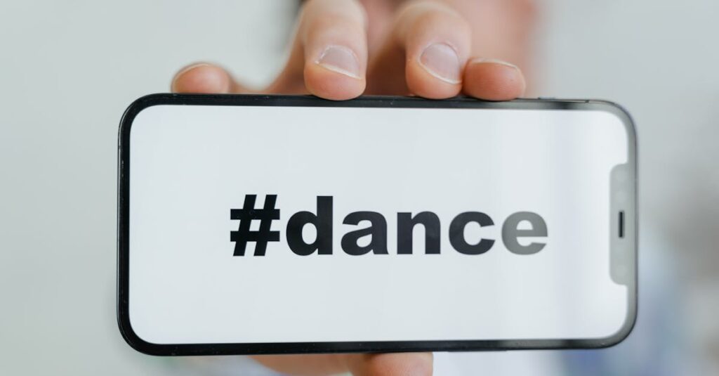 Illustration de TikTok: Influence sur beauté, tourisme et succès viral tiktok-viral-trend