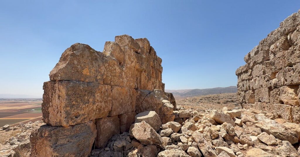 Illustration de Liban : Barrack déçu par Israël, le Hezbollah refuse le désarmement tom-barrack-lebanon