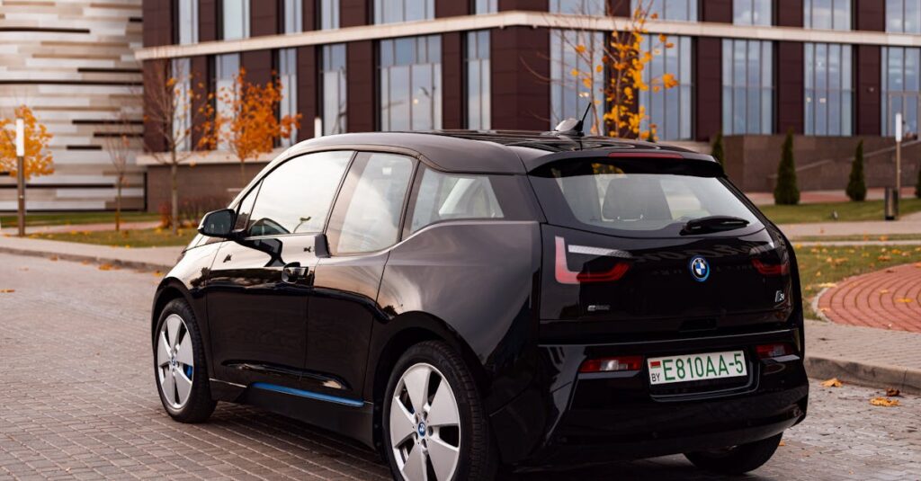 Illustration de BMW plaide pour un report du ban thermique à 2050 BMW-electric-car-charging
