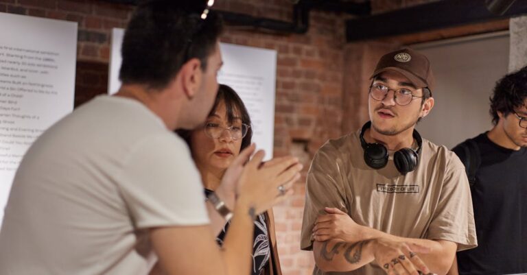 Illustration de Bernard Arnault critique Gabriel Zucman: "Extrême gauche" Bernard-Arnault-Zucman-debate