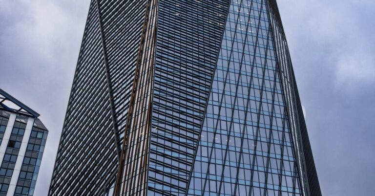 Illustration de La note de la France dégradée par Fitch : quelles conséquences ? France-economy-finance