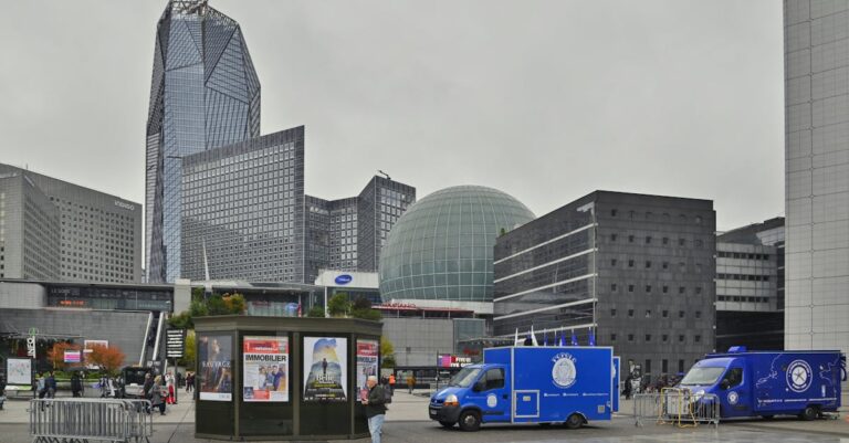 Illustration de La Défense face à un modèle économique obsolète : urgence de réforme La-Defense-business-district