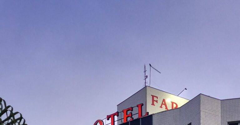 Illustration de Microsoft restreint l'accès d'une unité militaire israélienne à Azure Microsoft-Azure-building