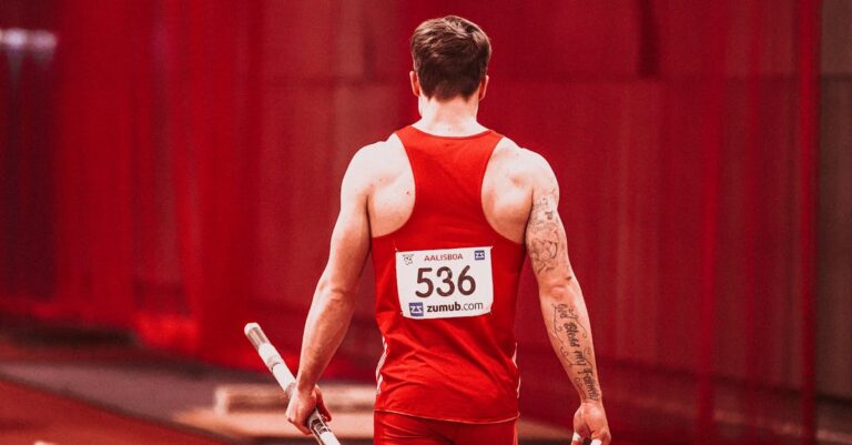 Illustration de Mondo Duplantis bat son 14e record du monde à la perche (6,30 m) Mondo-Duplantis-pole-vault