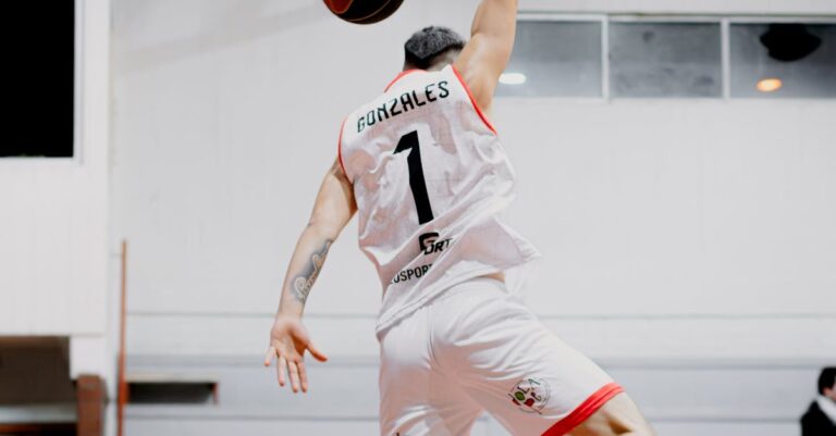 Illustration de Affaire Sarkozy-Kadhafi : verdict clé attendu le 25 septembre Nicolas-Sarkozy-court