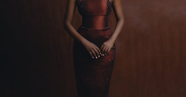 Illustration de Nicolas Sarkozy condamné : un ex-président incarcéré, la classe politique réagit Nicolas-Sarkozy-portrait