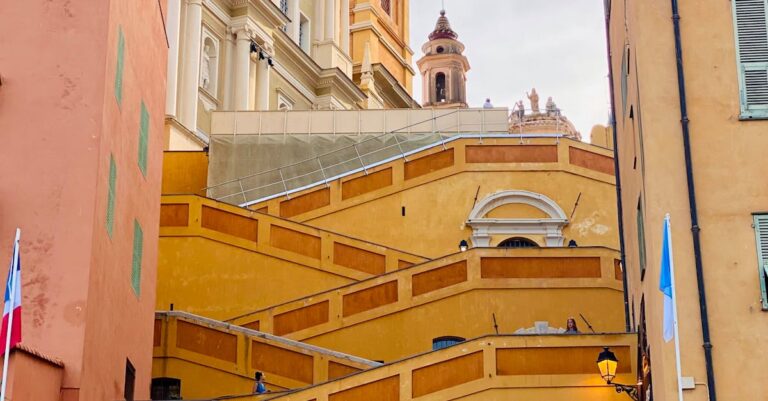 Illustration de Orange France : un plan de réorganisation impacte plus de 20 000 salariés Orange-Issy-les-Moulineaux-building