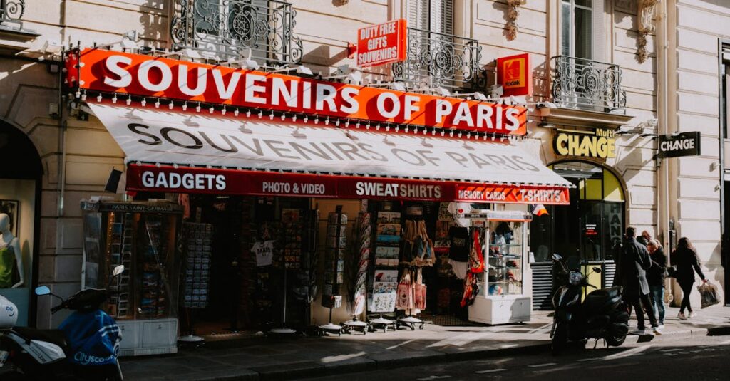 Illustration de JM Vidéo : un vidéoclub parisien menacé par la crise Paris-video-store
