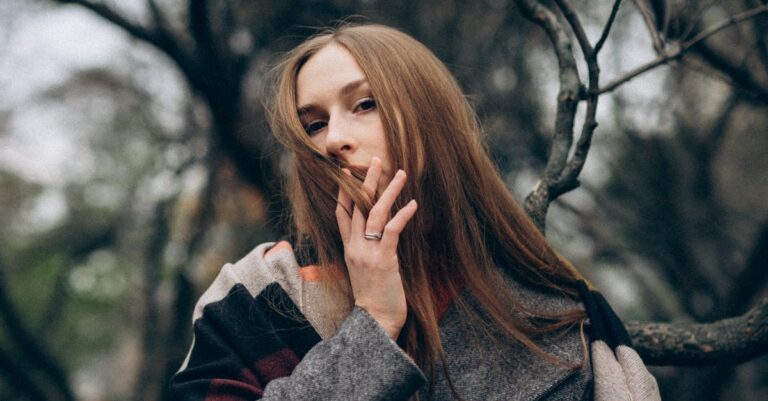 Illustration de Solenne Gaucher : L'IA éthique, une mathématicienne engagée Solenne-Gaucher-portrait