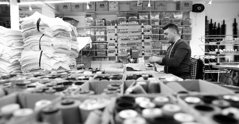 Illustration de Stellantis: chômage partiel en Europe, l'usine de Poissy touchée Stellantis-factory-production