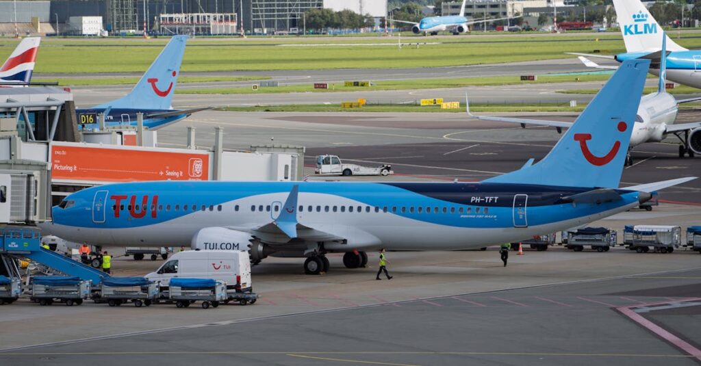 Illustration de Cyberattaque majeure perturbe les aéroports européens airport-check-in-cyberattack