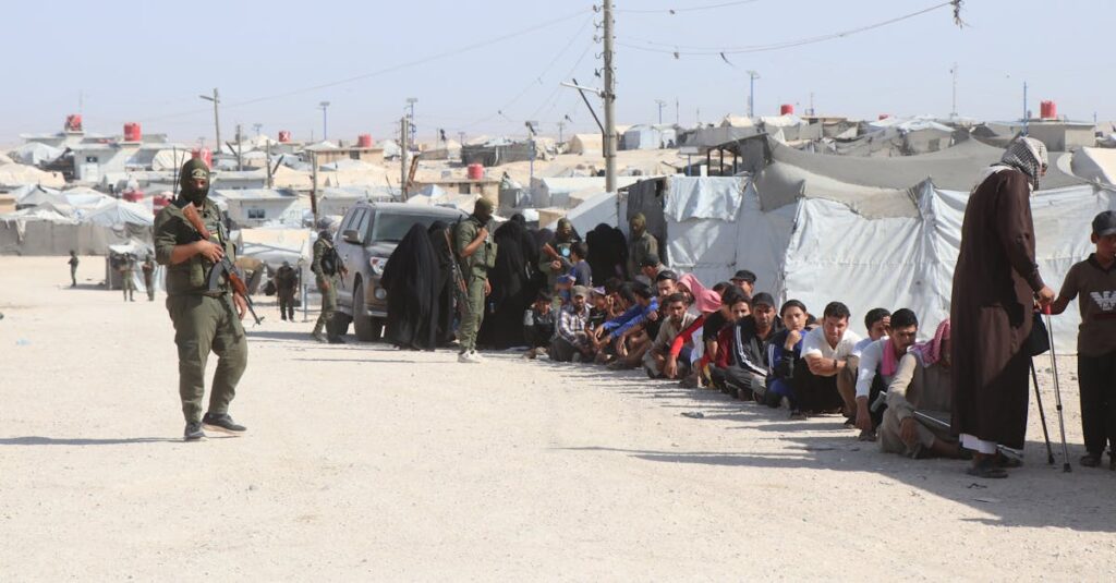 Illustration de Rapatriement de Syrie : 3 femmes et 10 enfants de djihadistes en France al-hol-camp-syria