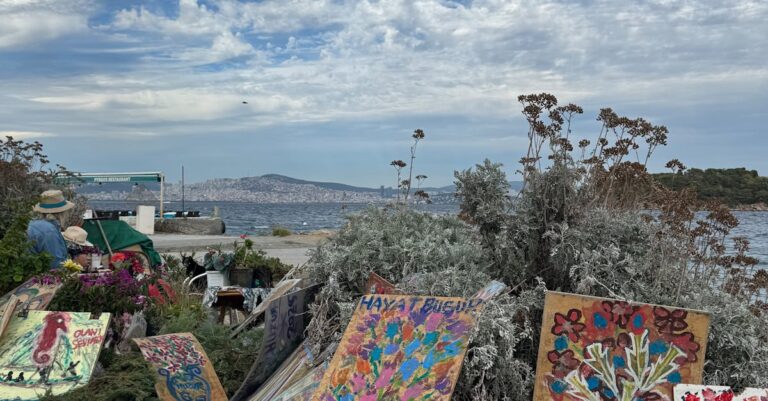 Illustration de Vente d'un tableau : la fiscalité pour les particuliers art-painting-exhibition