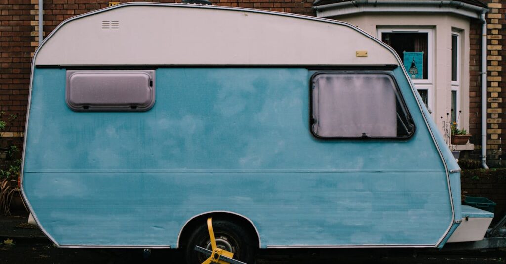 Illustration de Écully : Le maire demande l'expulsion de caravanes sur un ancien site Courtepaille caravan-illegal-parking