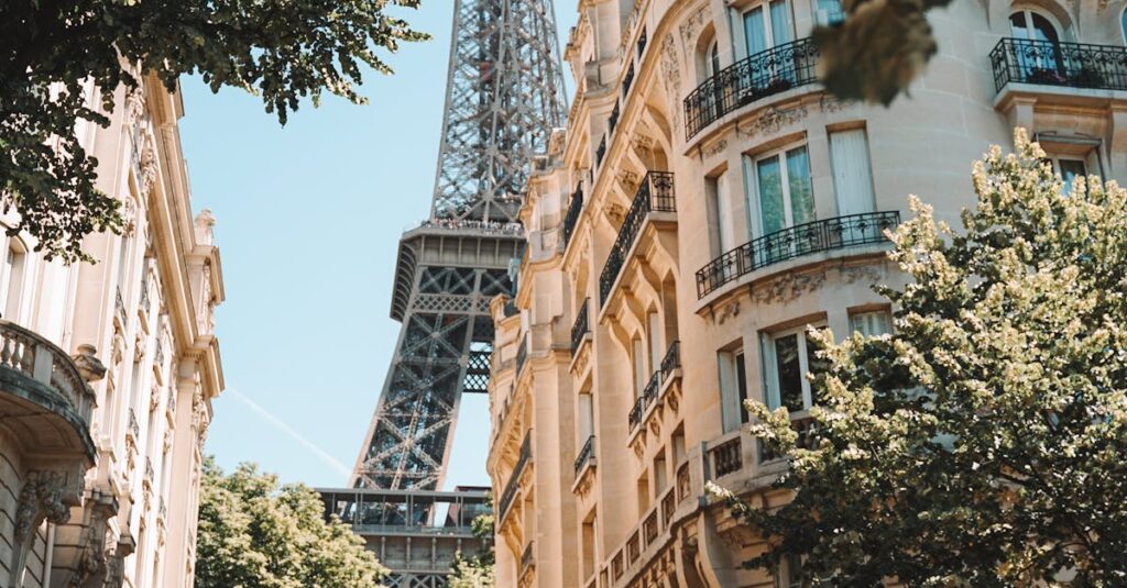 Illustration de La France face à sa dépendance automobile : une étude propose des alternatives cars-traffic-paris-peripherique
