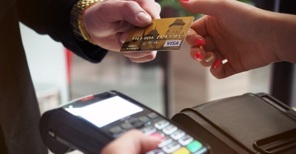 Illustration de Surendettement : vers un durcissement des mini-crédits en France consumer-credit-regulation