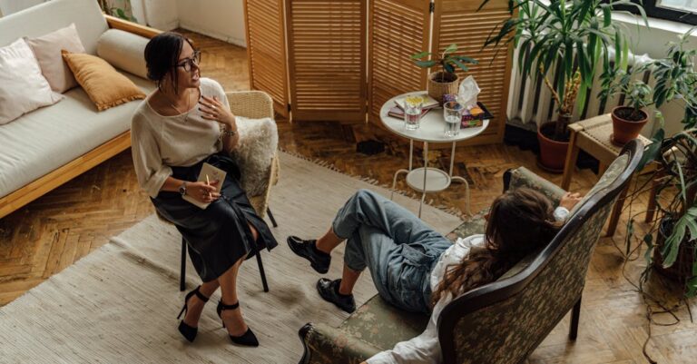 Illustration de Troubles psychiques : les couples partagent les mêmes risques couple-mental-health-discussion