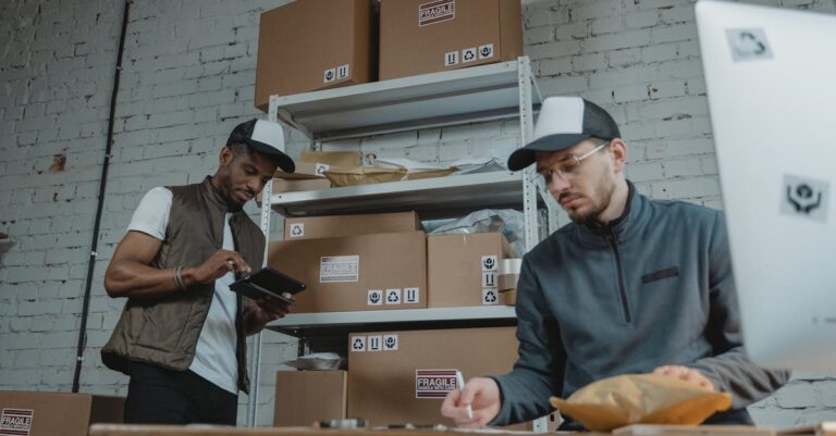 Illustration de Decathlon : le bonheur en entreprise, mythe ou réalité ? decathlon-store-employees