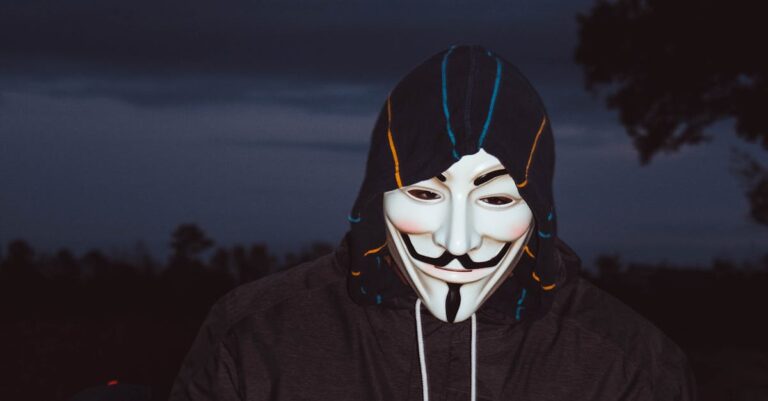 Illustration de Drones et Manifs : Surveillance Accrue, Débats Juridiques Intenses drones-surveillance-protest