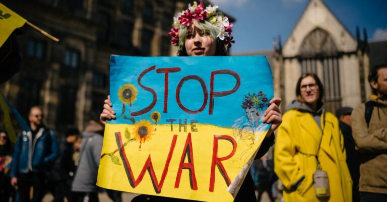 Illustration de Violences d'extrême droite à La Haye : la politique d'asile en question dutch-extreme-right-protest