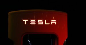 Illustration de Leasing social 2025 : le retour de la voiture électrique à prix mini electric-car-charging